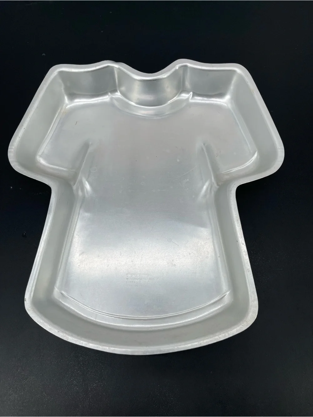 Vintage 1979 Wilton Silver T-Shirt Cake Pan 502-5617